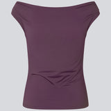 Purple off-shoulder top in a stretchy material. HimaMD off-shoulder top is fitted and slightly cropped. The model is 175 cm and wears a size s/36.