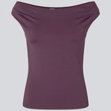 Purple off-shoulder top in a stretchy material. HimaMD off-shoulder top is fitted and slightly cropped. The model is 175 cm and wears a size s/36.