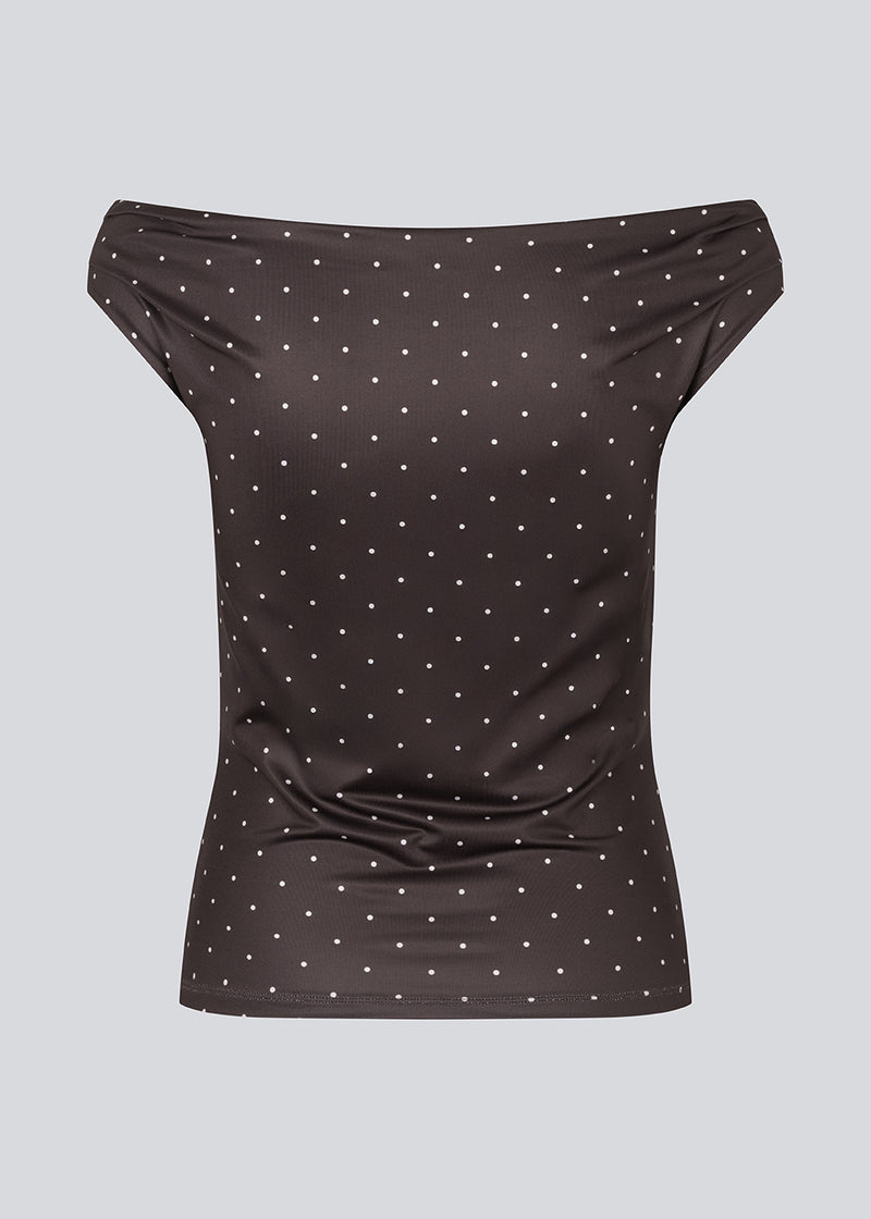 Off-shoulder top in dark brown with white small dots in a stretchy material. HimaMD off-shoulder top is fitted and slightly cropped.&nbsp;