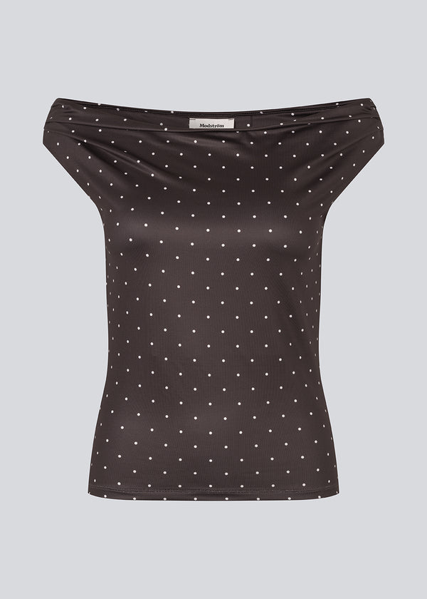 Off-shoulder top in dark brown with white small dots in a stretchy material. HimaMD off-shoulder top is fitted and slightly cropped.&nbsp;