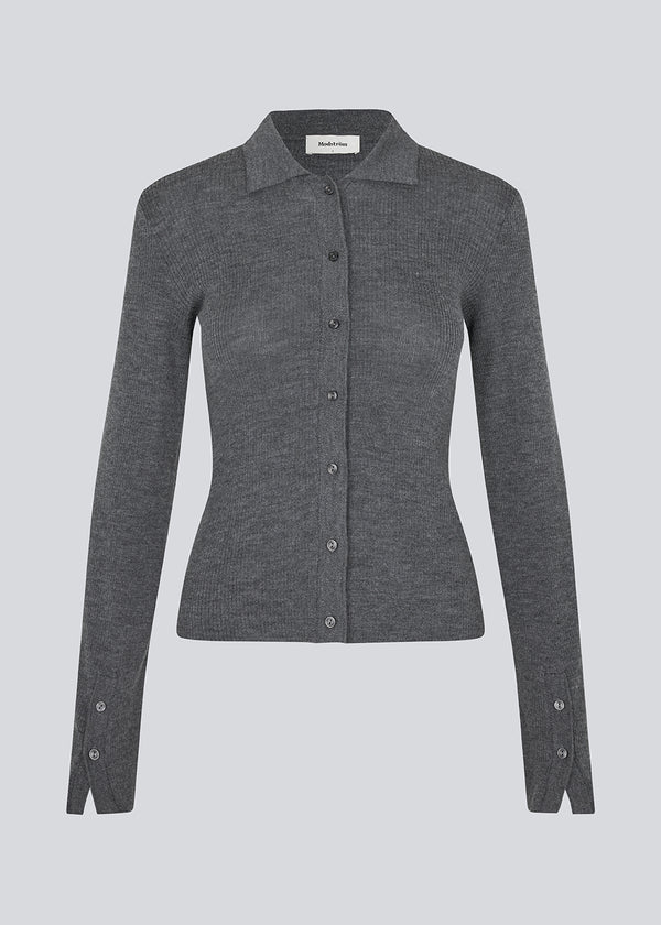 Dark grey fitted cardigan made from a soft, rib-knitted wool. HirokiMD cardigan has a collar, buttons in front, and long sleeves with slit and buttons. The model is 175 cm and wears a size S/36.