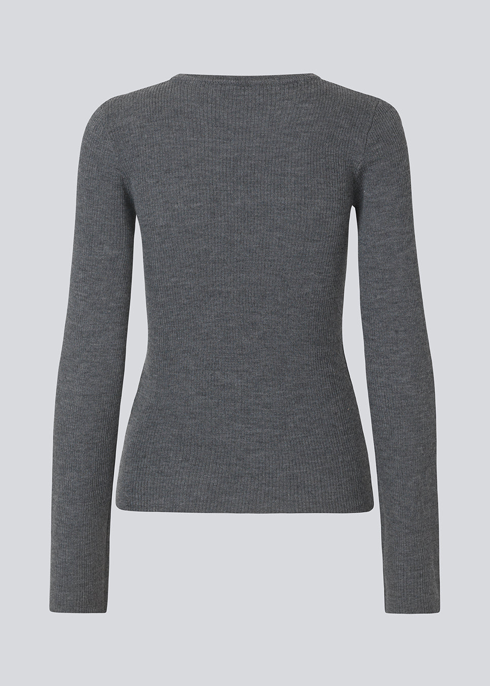 Fitted top made in a soft, rib-knitted wool. HirokiMD o-neck has long flared sleeves. The model is 175 and wears a size S/36.