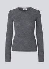 Fitted top made in a soft, rib-knitted wool. HirokiMD o-neck has long flared sleeves. The model is 175 and wears a size S/36.