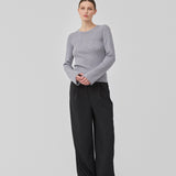 Fitted grey top made in a soft, rib-knitted wool. HirokiMD o-neck has long flared sleeves. The model is 175 and wears a size S/36.