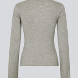 Fitted grey top made in a soft, rib-knitted wool. HirokiMD o-neck has long flared sleeves. The model is 175 and wears a size S/36.
