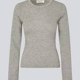 Fitted grey top made in a soft, rib-knitted wool. HirokiMD o-neck has long flared sleeves. The model is 175 and wears a size S/36.