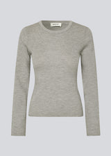 Fitted grey top made in a soft, rib-knitted wool. HirokiMD o-neck has long flared sleeves. The model is 175 and wears a size S/36.