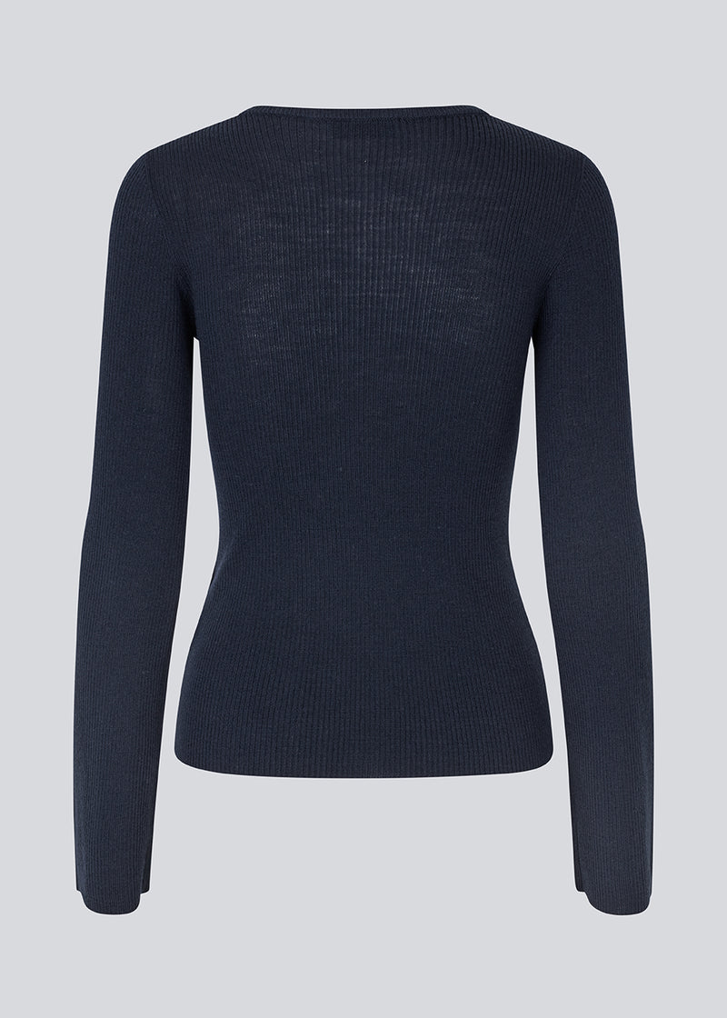 Fitted top made in a soft, rib-knitted wool. HirokiMD o-neck has long flared sleeves. 