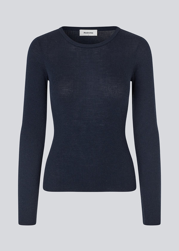 Fitted top made in a soft, rib-knitted wool. HirokiMD o-neck has long flared sleeves. 