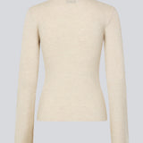 Fitted off white top made in a soft, rib-knitted wool. HirokiMD o-neck has long flared sleeves. The model is 175 and wears a size S/36.