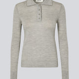 Fitted grey polo made in a soft wool. HirokiMD polo has long, shirtcollar and buttonclosure.
