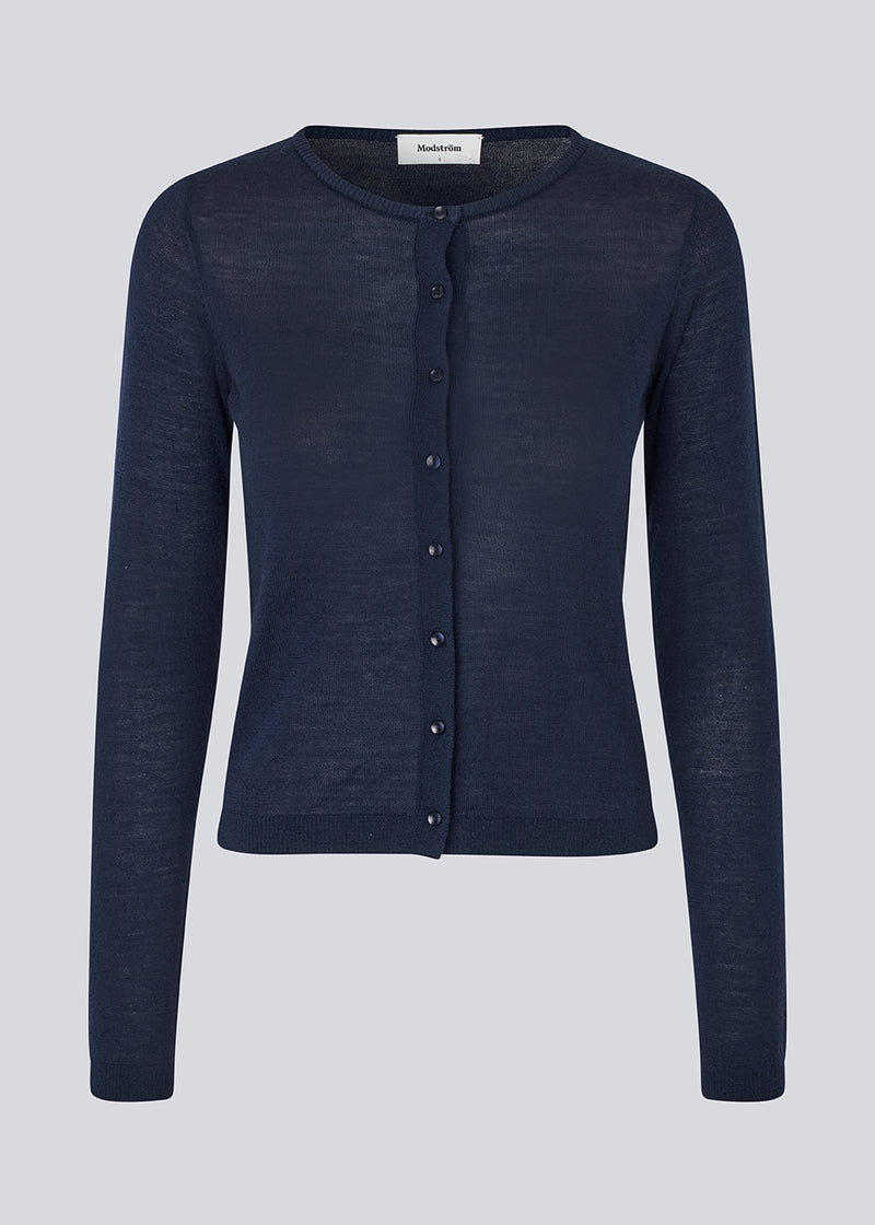 Fitted cardigan in soft knit. HirokiMD short cardigan has a round neck and a button closure in front. 