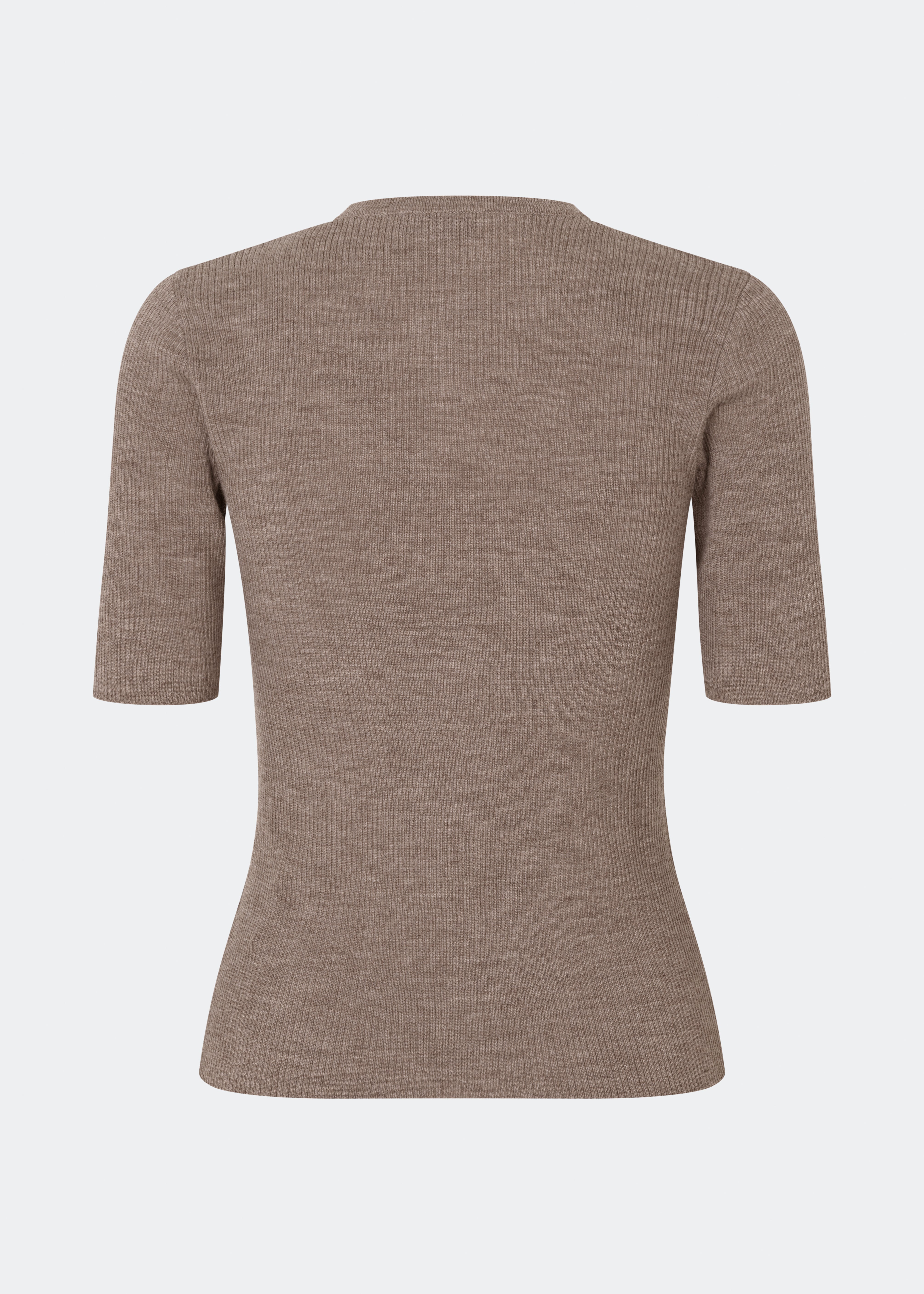 Fitted cardigan in soft knit. HirokiMD short cardigan has a round neck and a button closure in front. 