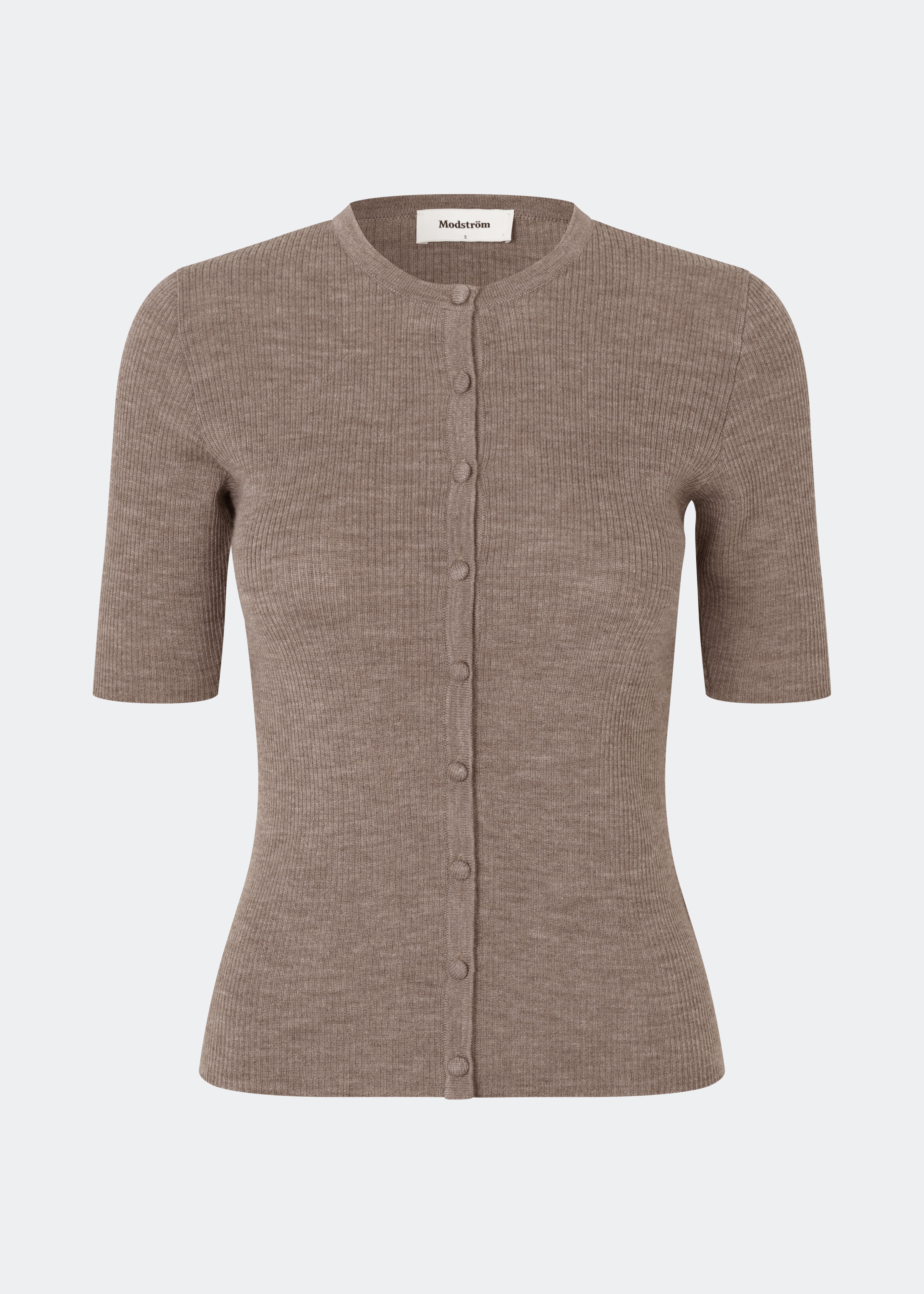Fitted cardigan in soft knit. HirokiMD short cardigan has a round neck and a button closure in front. 