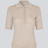 Short-sleeved polo in beige made from 100% rib-knit wool. The HirokiMD SS Polo combines timeless elegance with relaxed comfort. The soft, ribbed texture drapes beautifully on the body, while the collar and button closure allow you to adjust the look. The model is 175 cm and wears a size S/36.


Material:
100% Wool