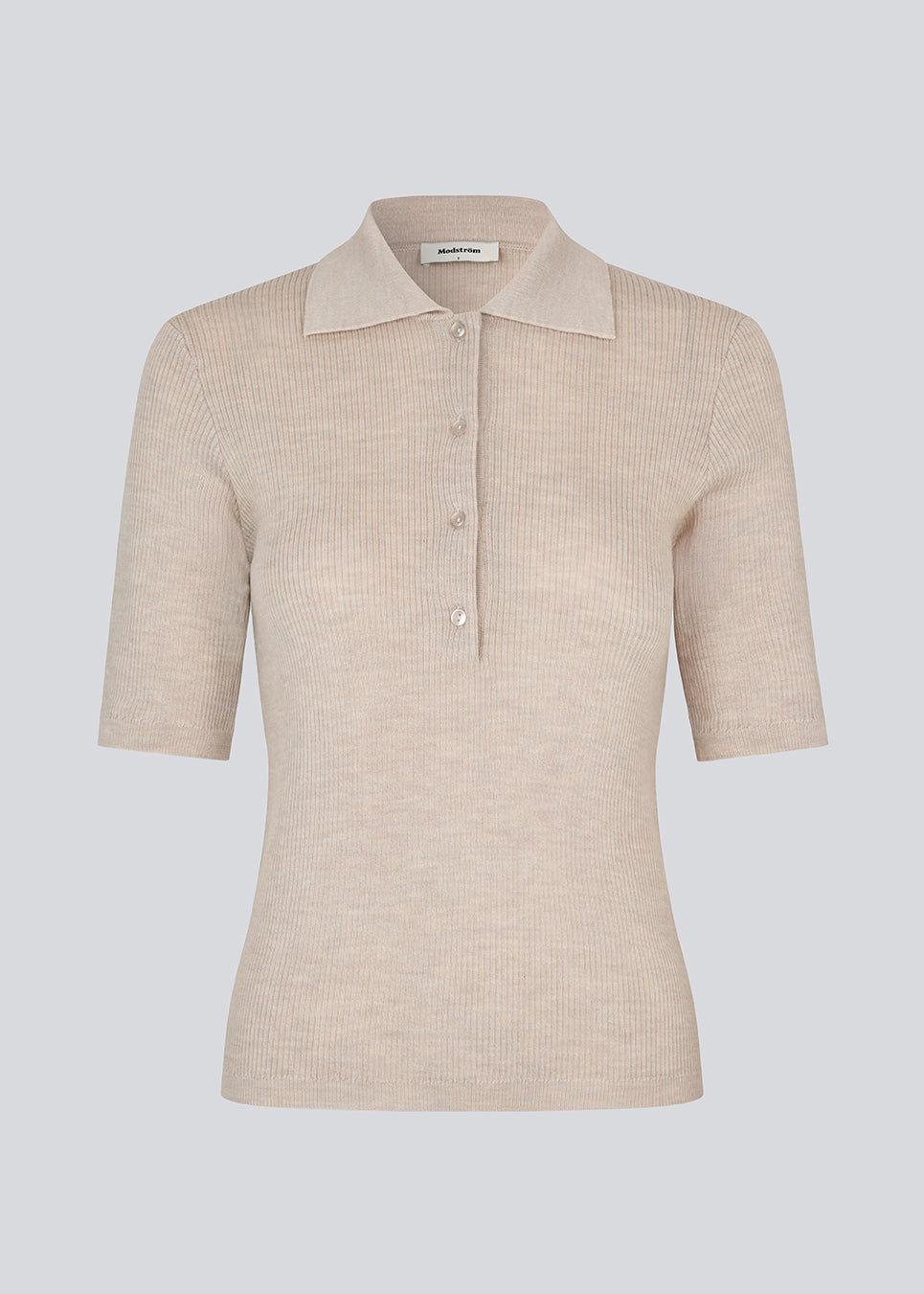 Short-sleeved polo in beige made from 100% rib-knit wool. The HirokiMD SS Polo combines timeless elegance with relaxed comfort. The soft, ribbed texture drapes beautifully on the body, while the collar and button closure allow you to adjust the look. The model is 175 cm and wears a size S/36.


Material:
100% Wool