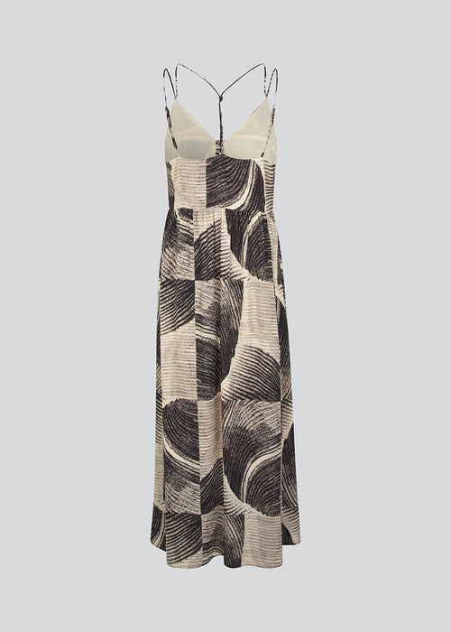 Maxi dress in a recyled material with print. HoldenMD print dress has a v-neckline on the slim top with a voluminous skirt. Button closure in front and a dainty strap detail. The model is 175 cm and wears a size S/36.