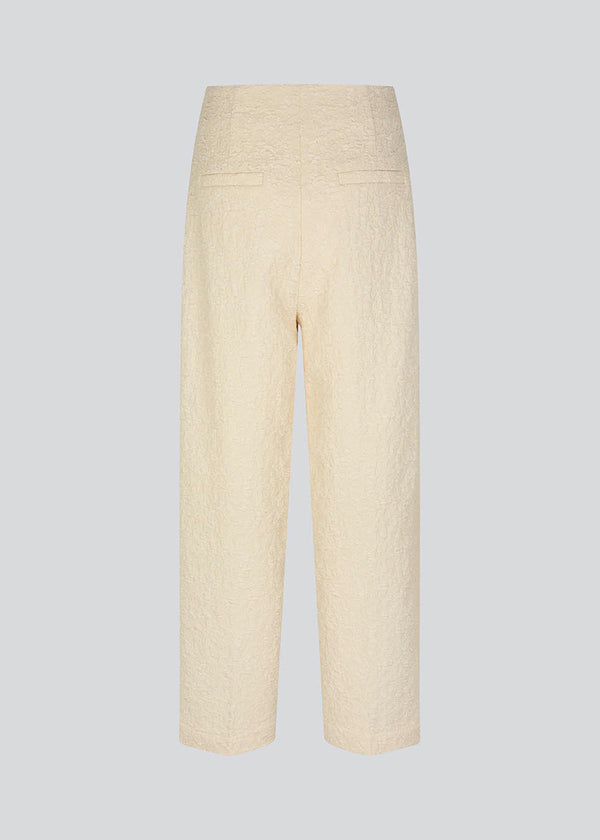 Pants with straight legs in a structured material. HollisMD pants have a medium waist with hidden zipper at one side, and two welt pockets on the back.&nbsp;