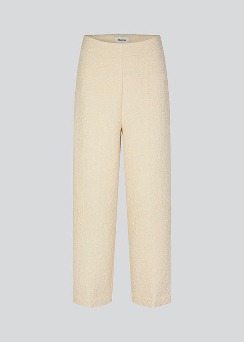 Pants with straight legs in a structured material. HollisMD pants have a medium waist with hidden zipper at one side, and two welt pockets on the back.&nbsp;