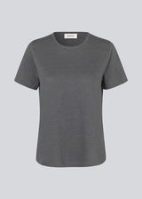 T-shirt in grey with a normal fit in a soft quality made from cotton and linen. HoltMD t-shirt has a round neckline and short sleeves. 