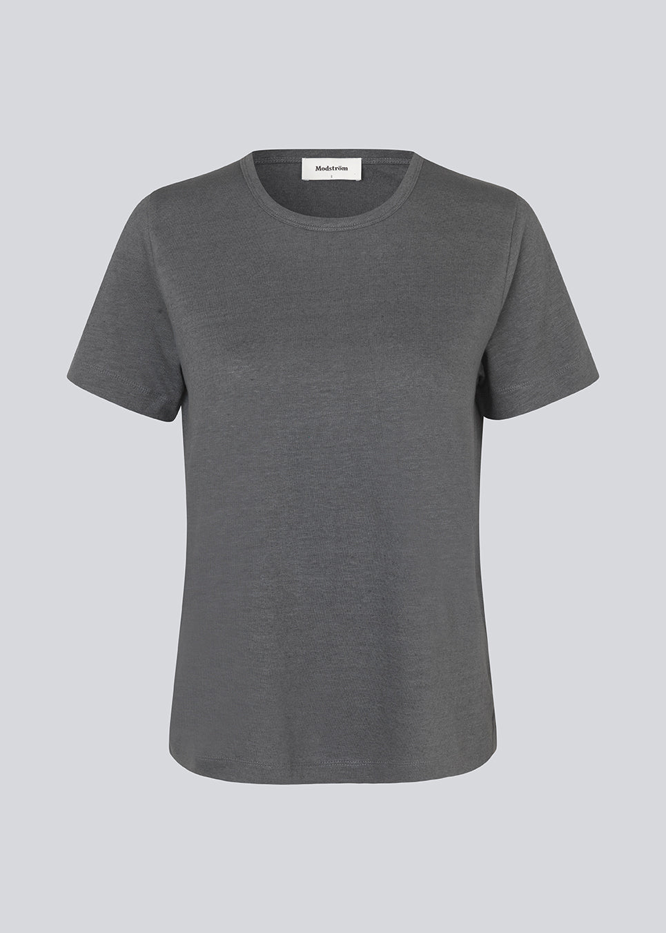 T-shirt in grey with a normal fit in a soft quality made from cotton and linen. HoltMD t-shirt has a round neckline and short sleeves. 