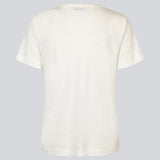 T-shirt in white with a normal fit in a soft quality made from cotton and linen. HoltMD t-shirt has a round neckline and short sleeves. The model is 175 cm and wears a size S/36.