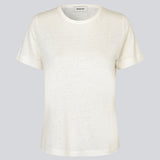 T-shirt in white with a normal fit in a soft quality made from cotton and linen. HoltMD t-shirt has a round neckline and short sleeves. The model is 175 cm and wears a size S/36.