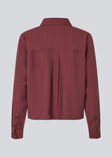 Red shirt in a light EcoVero viscose with a loose fit. HudgesMD shirt has a collar, button closure in front, and long sleeves with cuff. The model is 175 cm and wears a size S/36.