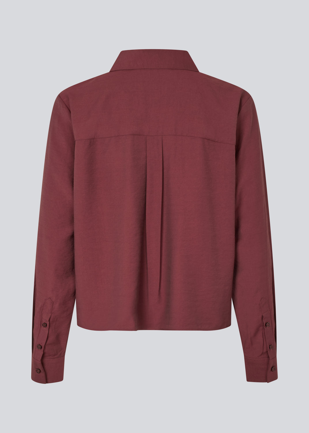 Red shirt in a light EcoVero viscose with a loose fit. HudgesMD shirt has a collar, button closure in front, and long sleeves with cuff. The model is 175 cm and wears a size S/36.