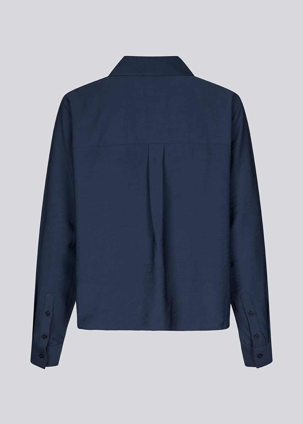 Shirt in navy blue in a light EcoVero viscose with a loose fit. HudgesMD shirt has a collar, button closure in front, and long sleeves with cuff.&nbsp;