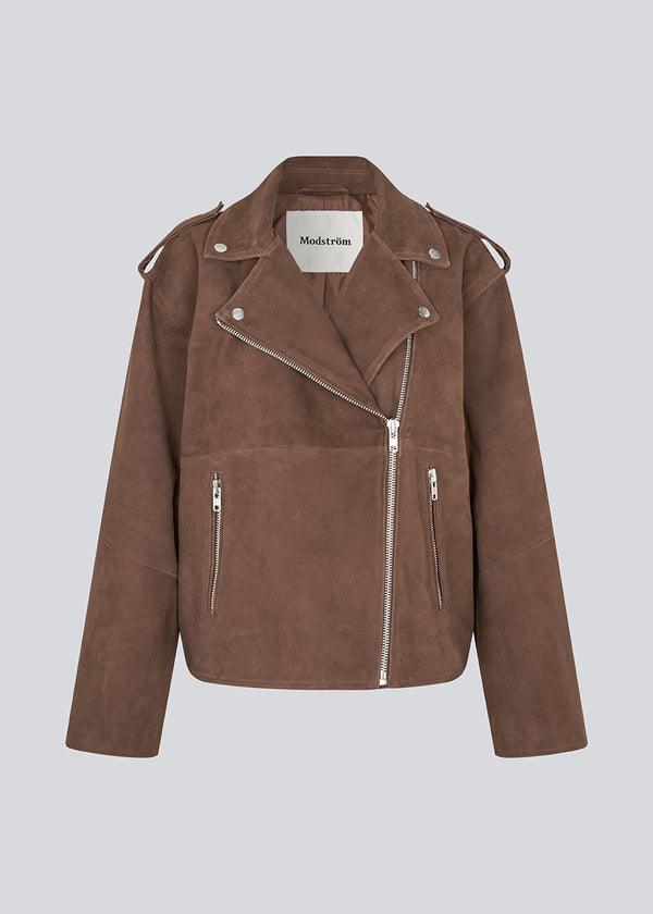 Our most wanted leather jacket Hullamd Jacket is finally here in suede. Exclusive biker jacket in 100% goatskin. The Hullamd suede jacket has classic details such as shoulder straps and silver zippers. A stylish statement piece that elevates any wardrobe season after season.