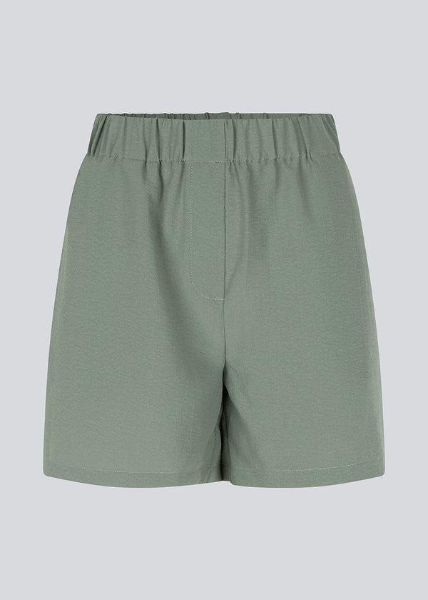 Shorts in soft green with a loose silhouette in a recycled material. HuntleyMD shorts has a medium waistline with covered elastication.&nbsp;