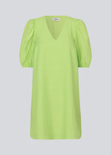 Midi dress in lime green in a loose fit with a V-neckline. IbiMD flare dress has puff sleeves with an elastic at the end.
