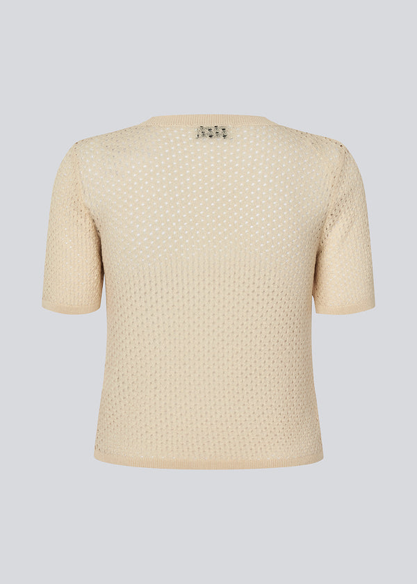 Knitted short-sleeved cardigan in beige in a loose fit. IggyMD cardigan is in slightly see-through and has a V-neckline and rib knit on the hem.