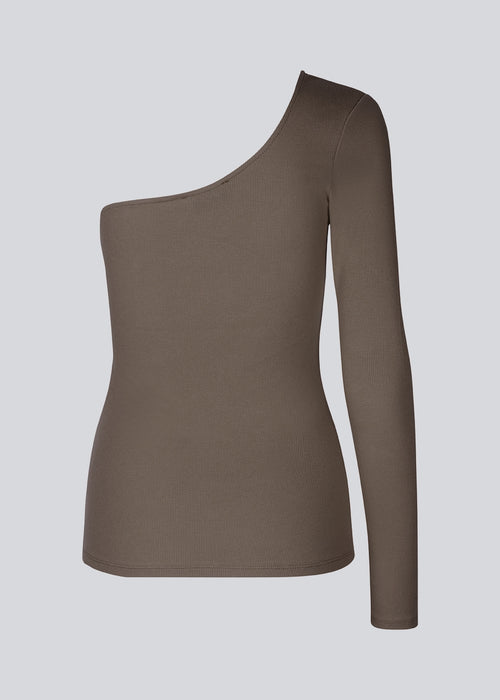 Comfortable, basic top in brown in a soft cotton rib. Igor one shoulder top has a tight fit and asymmetrical long sleeve which makes the top perfect for a sporty look. 