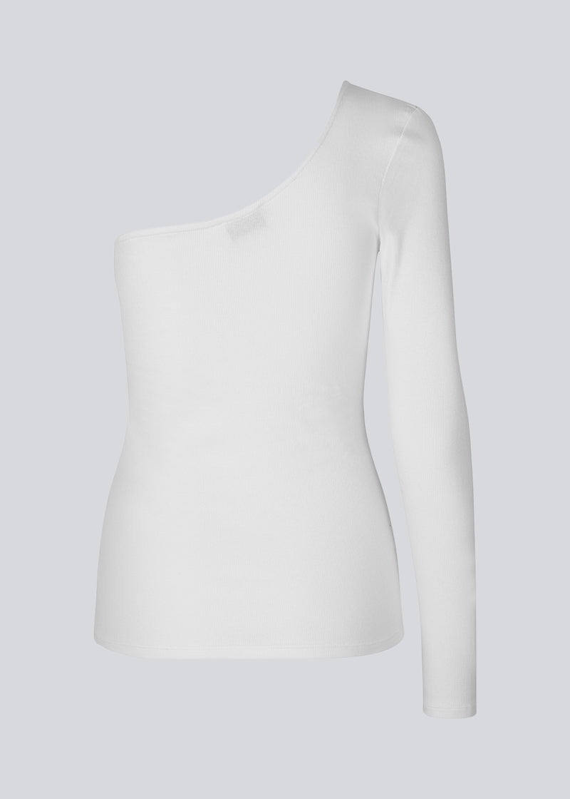 Comfortable, basic top in white in a soft cotton rib. Igor one shoulder top has a tight fit and asymmetrical long sleeve which makes the top perfect for a sporty look. 
