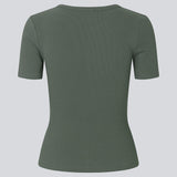 Basic t-shirt in dark green in a soft cotton rib with stretch. Igormd short t-shirt has a tight fit with short sleeves. The model is 175 cm and wears a size s/36.