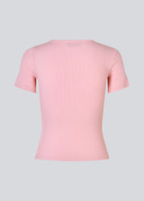 Soft basic t-shirt in soft cotton rib with stretch in light pink. Igormd short t-shirt has a tight fit with short sleeves.