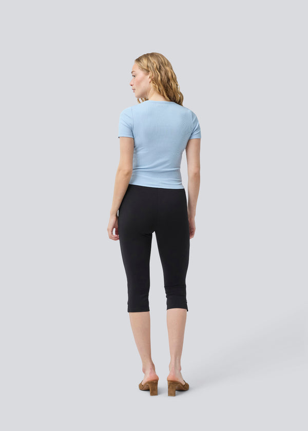Soft basic t-shirt in light blue in soft cotton rib with stretch. Igormd short t-shirt has a tight fit with short sleeves.