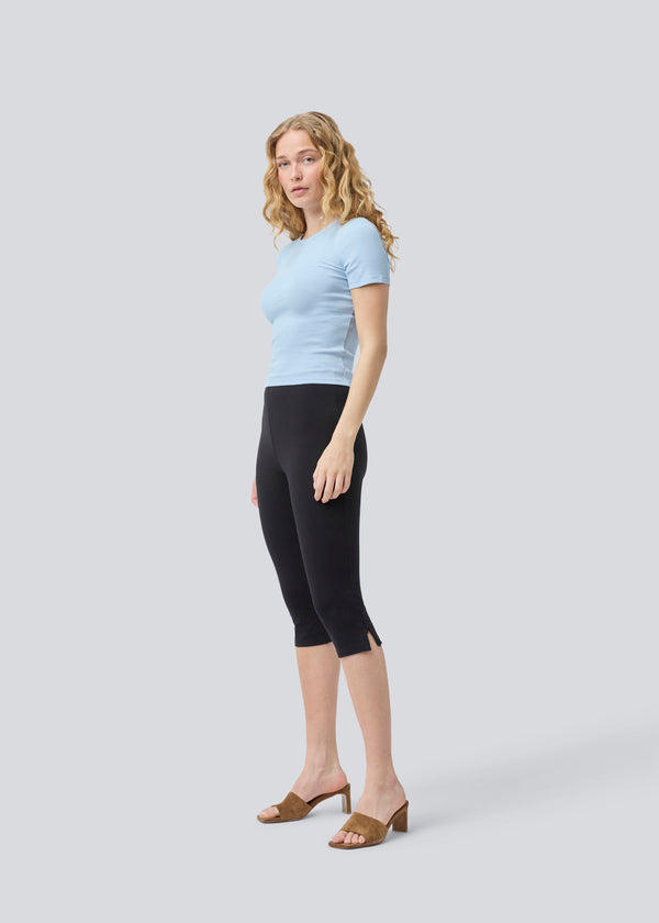 Soft basic t-shirt in light blue in soft cotton rib with stretch. Igormd short t-shirt has a tight fit with short sleeves.