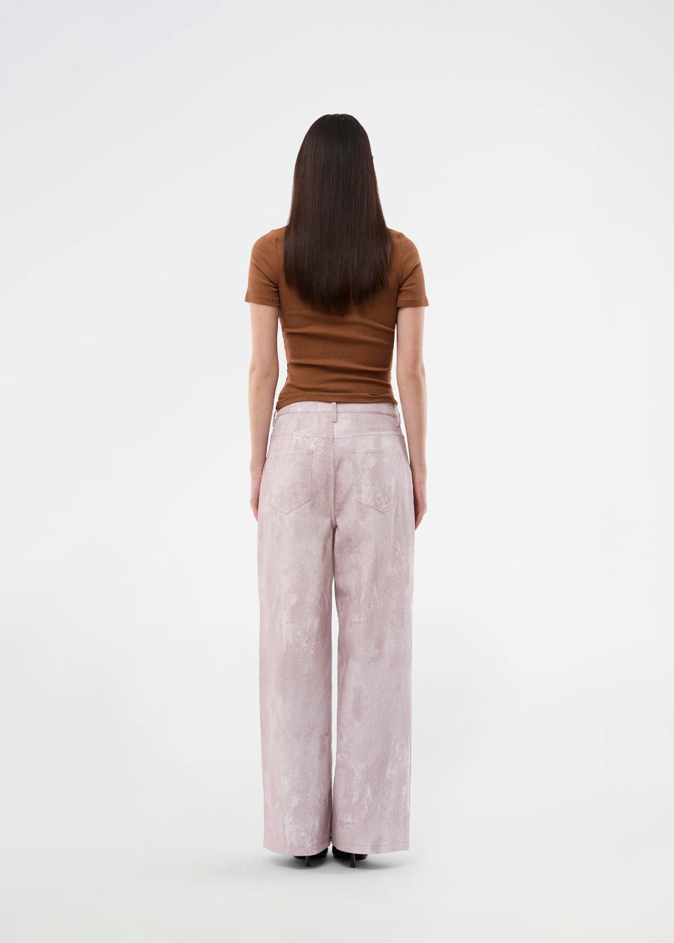 Basic t-shirt in soft cotton rib with stretch. Igormd short t-shirt has a tight fit with short sleeves.