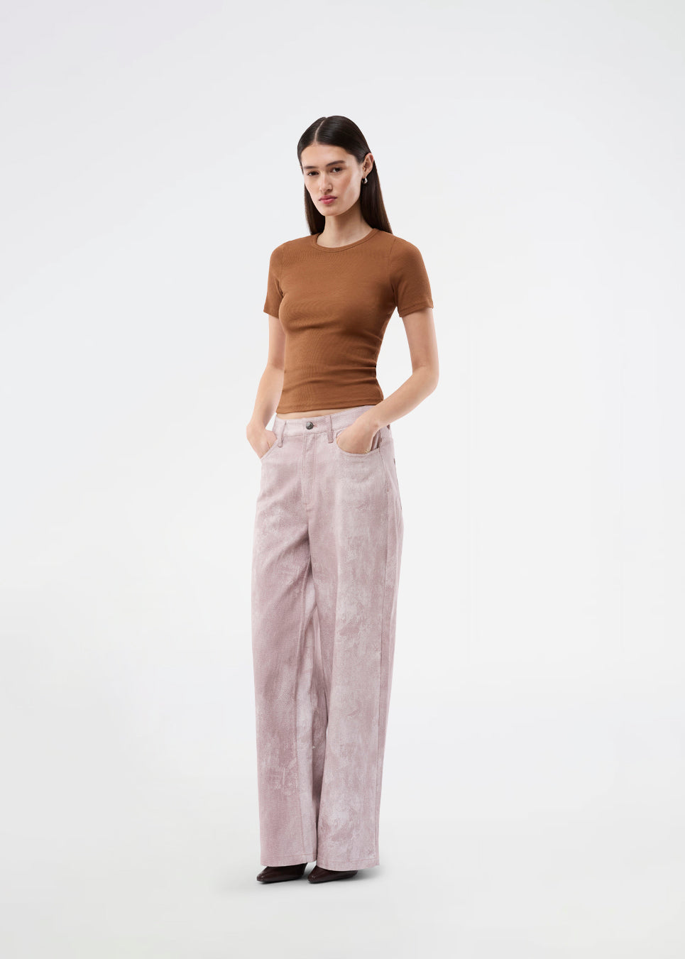 Basic t-shirt in soft cotton rib with stretch. Igormd short t-shirt has a tight fit with short sleeves.