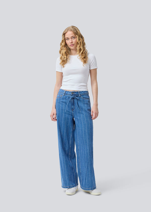 Soft basic t-shirt in white in soft cotton rib with stretch. Igormd short t-shirt has a tight fit with short sleeves.