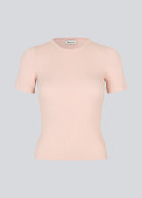 Basic t-shirt in light pink in soft cotton rib with stretch. Igormd short t-shirt has a tight fit with short sleeves.&nbsp;