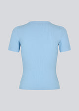 Basic light blue t-shirt in soft cotton rib with stretch. Igormd short t-shirt has a tight fit with short sleeves. The model is 175 cm and wears a size s/36.

Material:
95% Cotton
5% Elastane