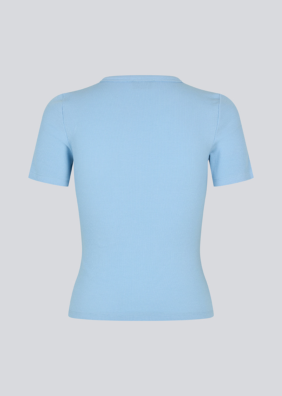 Basic light blue t-shirt in soft cotton rib with stretch. Igormd short t-shirt has a tight fit with short sleeves. The model is 175 cm and wears a size s/36.

Material:
95% Cotton
5% Elastane