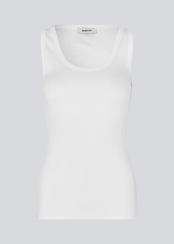 Sleeveless white top in ribbed cotton jersey. Igormd tank top has a thight fit and a round neckline. fit with long sleeves.