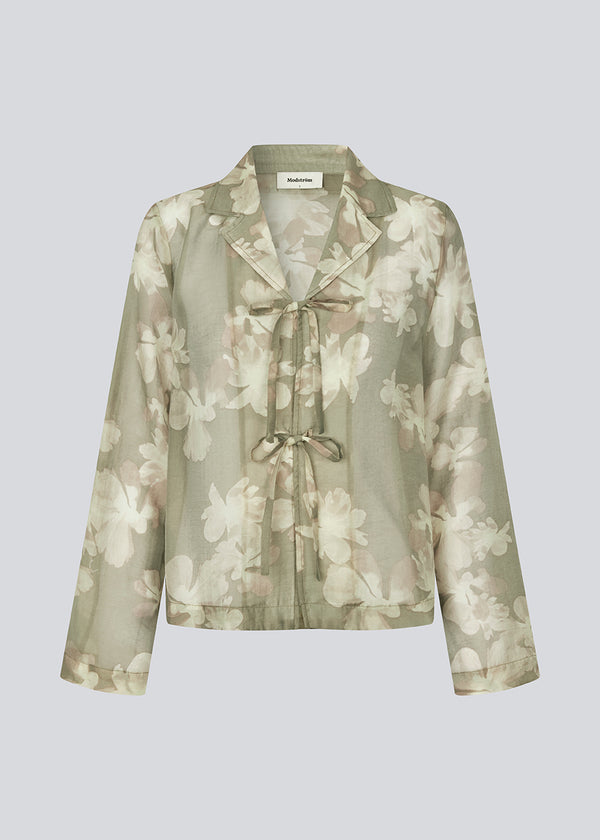 Shirt with a relaxed fit and long wide sleeves. InduMD print shirt is see-through and has two tiebands in the front.
