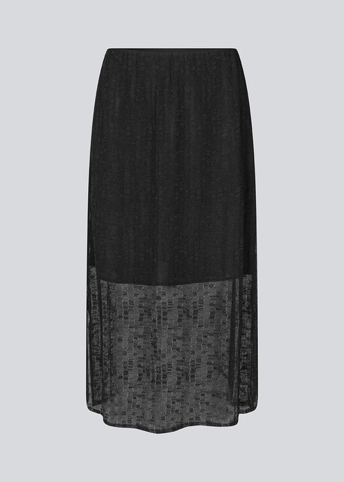 Maxi skirt in a slightly transparent material. IrmaMD skirt has an elastic waistband, slit in the side and lining.