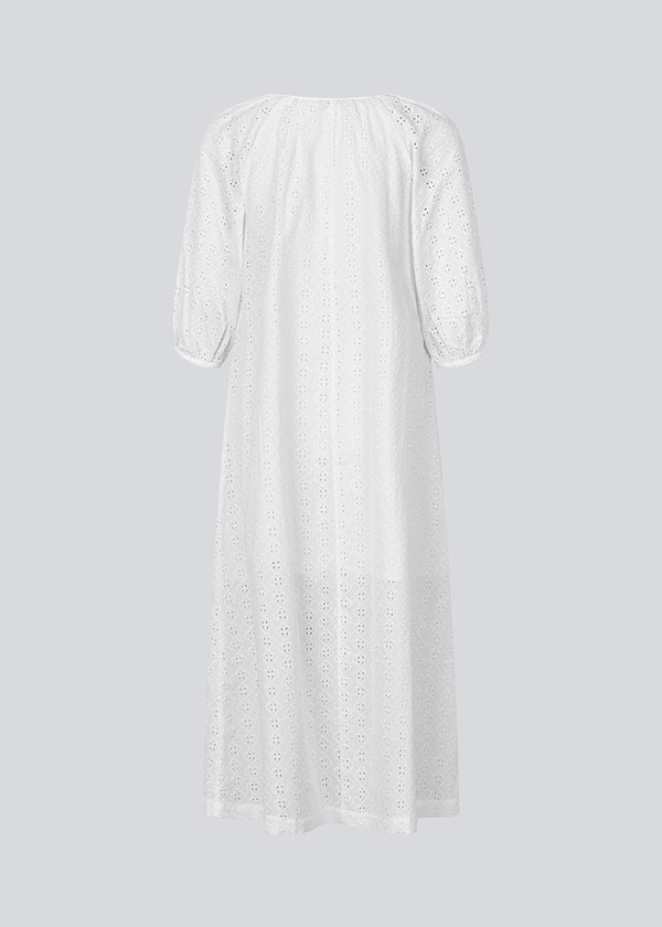 Maxi dress in broderie anglaise. IrsaMd dress has a relaxed fit, puff sleeves and a opening in front with a button closure.<br>